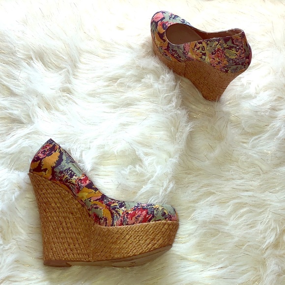 Steve Madden Shoes - [Steve Madden] Floral Print Wedge Pumps